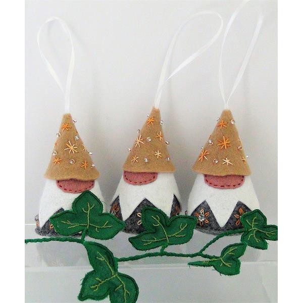 Dizzy & Creative Three Wise Gnomes Embroidery Kit - 099386