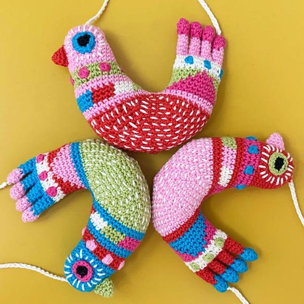 Make Me Roar Speckled Bird Crochet Kit - 165051