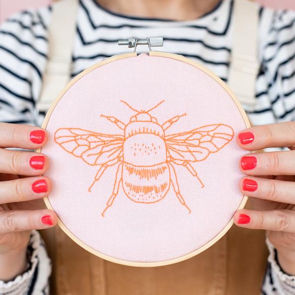 Cotton Clara Blush Pink Bee Embroidery Hoop Kit - 265100