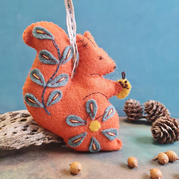 Corinne Lapierre Folk Embroidered Squirrel Mini Kit - 277951