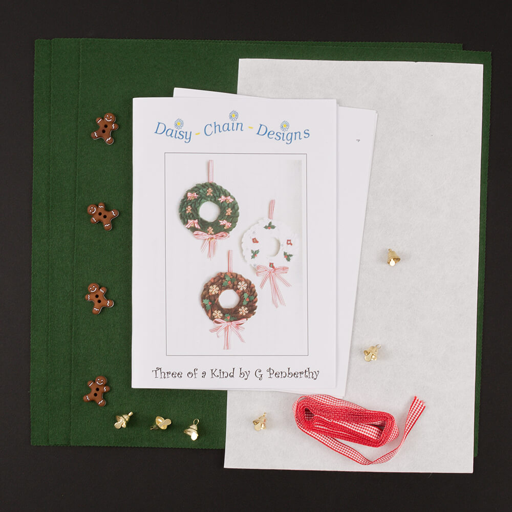 Daisy Chain Designs 3 of A Kind Christmas Wreath Kit - 326809