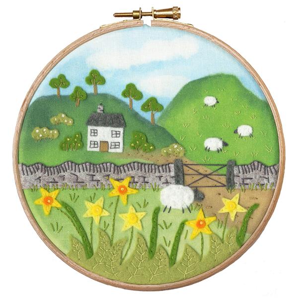 Bothy Threads Host Of Golden Daffodils Felt Embroidery Kit - 6 in - 587004