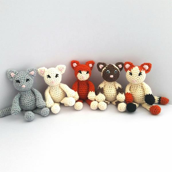 Wee Woolly Wonderfuls Kitty Kittens Mini Crochet Kit - Makes 3 Ad - 664720