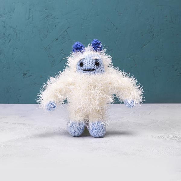 Sincerely Louise Yeti Knitting Kit with Scrap Yarn Challenge Book - 740041