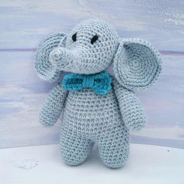 Wee Woolly Wonderfuls: Eli the Elephant Luxury Crochet Kit - 937658